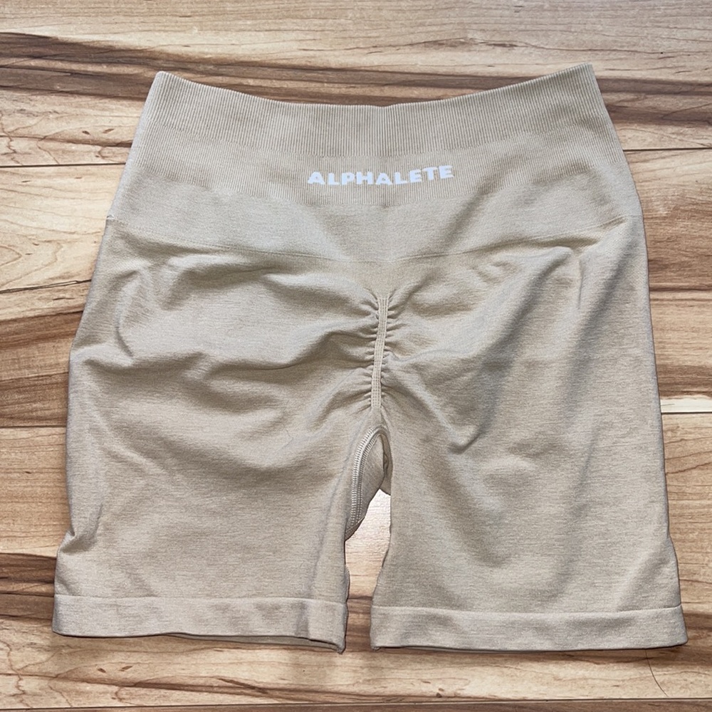 *NWT* Alphalete amplify short 4.5” -hazelnut size SMALL